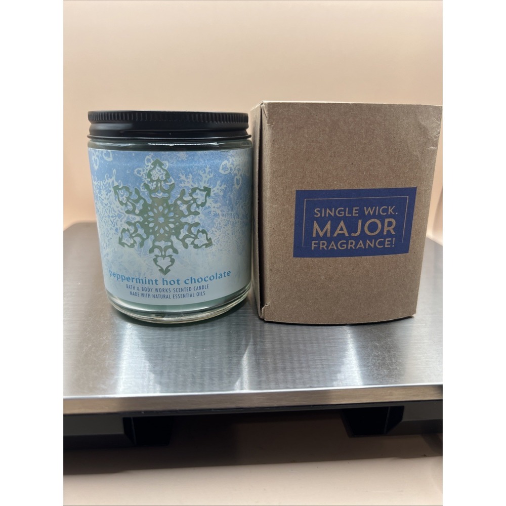 Bath & Body Works Peppermint Hot Chocolate Scented Candleโ 7oz